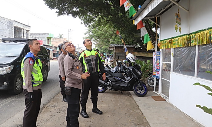 Kapolres Langkat AKBP David Triyo Prasojo SH SIK MSi, didampingi PJU meninjau Pos Pengamanan Operasi Ketupat Toba 2025 di Pos Pelayanan Sei Karang, Pos Pelayanan Pasar X Hinai, Pos Pelayanan Stabat Simpang Gohor Lama, Selasa (25/3/2025).