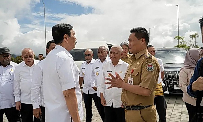 Ketua DEN (Dewan Ekonomi Nasional) RI Luhut Binsar Pandjaitan melakukan kunjungan kerja ke Taman Sains Teknologi Herbal Hortikultura (TSTH2), di Kabupaten Humbahas, Sumatera Utara, Selasa (15/4/2025).