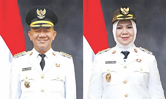 Pengadaan bingkai foto Bupati Langkat H Syah Afandin SH dan Wakil Bupati Tiorita Br Surbakti di seluruh kantor desa yang ada di Kabupaten Langkat menjadi sorotan publik.