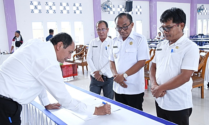 Wakil Bupati Samosir Ariston Tua Sidauruk membuka secara resmi Musrenbang Rencana Kerja Pemerintah Daerah (RKPD) Tahun 2026, di Sopo Bolon, Pangururan, Rabu (23/4/2025).
