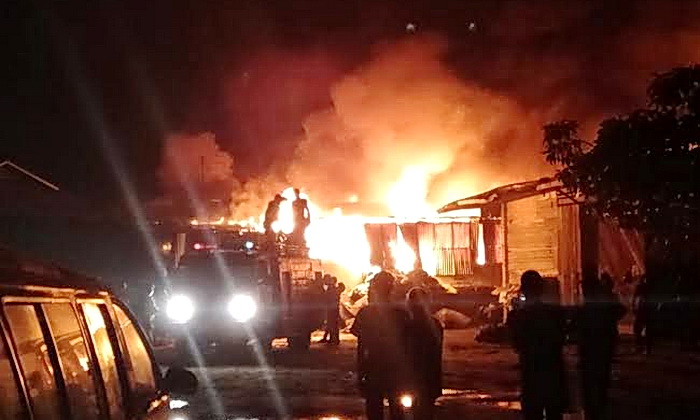 Kebakaran hebat melanda TPO (tempat penjualan obralan) pakaian bekas di Jalan DI Panjaitan Kelurahan Matahalasan Kecamatan Tanjungbalai Utara, Senin (31/3/2025), pukul 03.15 WIB.