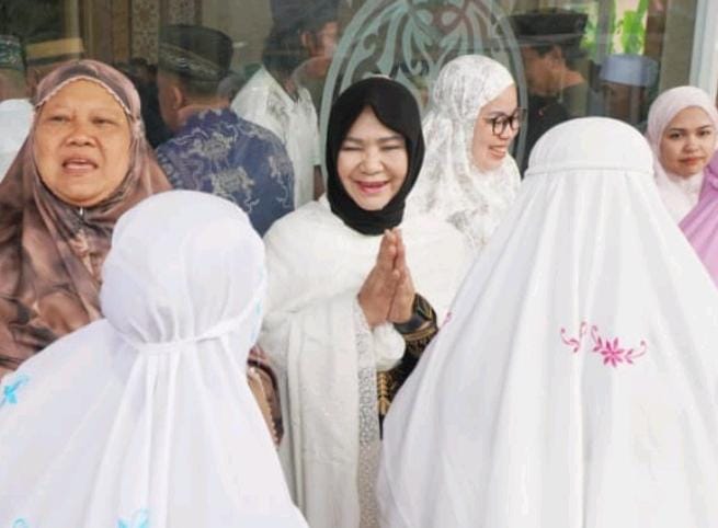 wabup langkat tiorita shalat