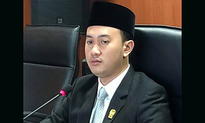 Wakil Ketua Komisi IV DPRD Medan M Afri Rizki Lubis SM MIP minta Pemko Medan, melalui Dinas Sumber Daya Air Bina Marga dan Bina Konstruksi (SDABMBK), untuk mengambil tindakan tegas terhadap pengelola 'Dara Kupi' di Jalan Sei Batanghari, Kecamatan Medan Sunggal.