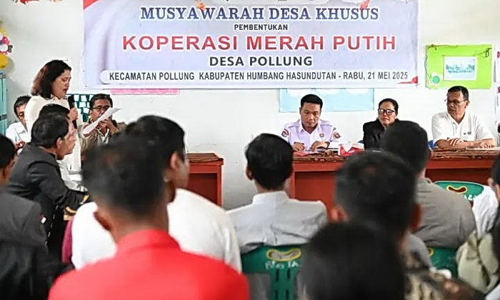 Bupati Humbahas Dr Oloan P Nababan menghadiri pembentukan KDMP (Koperasi Desa Merah Putih) pada dua tempat di Kecamatan Pollung, yaitu Desa Pollung dan Desa Aek Nauli 1, Rabu (21/5/2025).