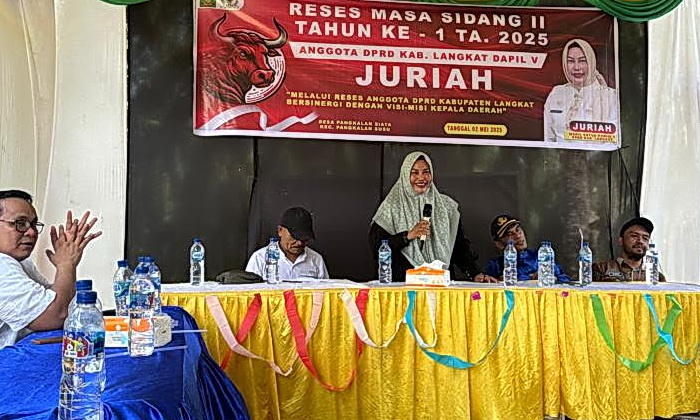 Anggota DPRD Langkat dari Fraksi PDI Perjuangan, Juriah, melakukan reses di daerah pemilihannya (Dapil) di Desa Pangkalan Siata Kecamatan Pangkalan Susu, Jumat (2/5/2025).