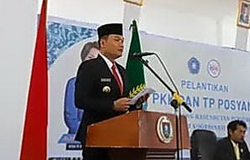 Bupati Humbang Hasundutan Dr Oloan P Nababan melantik TP PKK dan TP Posyandu Humbang Hasundutan Periode 2025 - 2030, di Aula Hutamas, Perkantoran Tano Tubu, Doloksanggul, Rabu (14/5/2025).