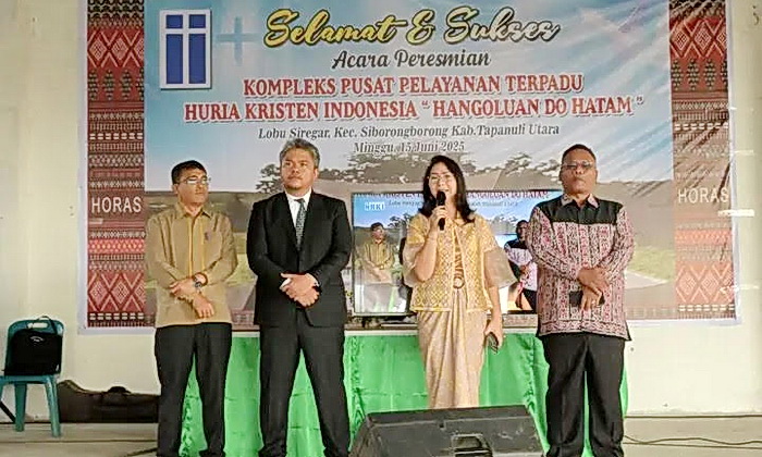 Wakil Bupati Humbang Hasundutan Junita Rebeka Marbun SH MAP menghadiri peresmian Komplek Pusat Pelayanan Terpadu Huria Kristen Indonesia (HKI)