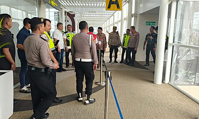 Setelah sempat mendarat darurat akibat ancaman bom pada penerbangan Saudi Arabian Airlines Nomor Penerbangan SVA5276, sebanyak 442 jemaah haji yang tergabung dalam Kloter 12 Debarkasi Jakarta akhirnya diberangkatkan kembali