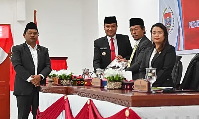 Sebanyak enam fraksi di DPRD Humbang Hasundutan menyampaikan pandangan umum terhadap Nota Pengantar Bupati atas Pengajuan Ranperda tentang Pertanggungjawaban APBD Kabupaten Humbahas TA 2024