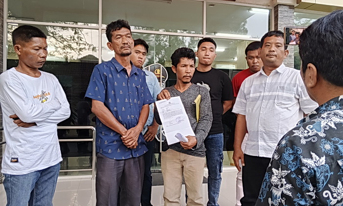 Keluarga dari alm Hendi Munthe, yang diduga menjadi korban pembunuhan di Tapanuli Selatan, akhirnya mendatangi Mapolda Sumut, Selasa (3/6/2025)