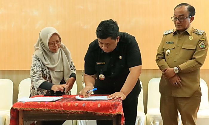 Rumah Susun (Rusun) RSUD Hadrianus Sinaga resmi menjadi aset Pemkab. Samosir, setelah diserahkan Kementerian PU dan Perumahan Rakyat (PUPR)
