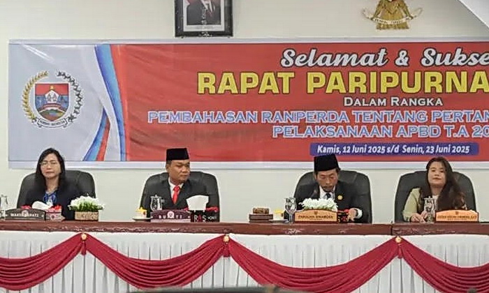 Bupati Humbahas Dr Oloan P Nababan menyampaikan Nota Jawaban Bupati atas Pemandangan Umum Fraksi-fraksi DPRD terhadap Rancangan Peraturan Daerah (Ranperda) tentang Pertanggungjawaban Pelaksanaan APBD TA 2024