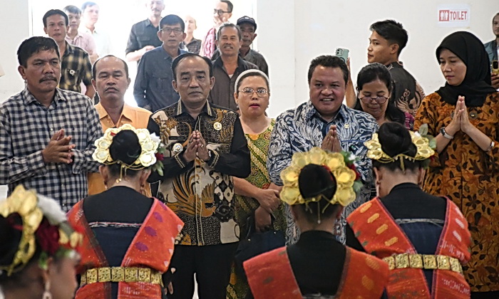 Wakil Ketua Komisi VII DPR RI Lamhot Sinaga bersama Kemenpar RI mengadakan sosialisasi strategi promosi dan pemasaran even daerah di JTS Hotel Parbaba, Sabtu (31/5/2025).