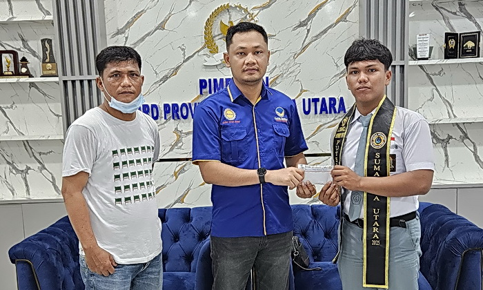 Harapan Vivin Taripar Nababan untuk bekompetisi Jakarta dan Bandung nyaris pupus. Keluh kesah peserta lomba Putra Putri Pelajar Indonesia (PPPI) ini, didengar pimpinan DPRD Sumut Ricky Anthony.