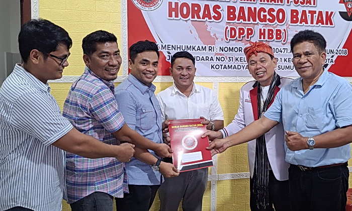 Persiapan menuju Musyawarah Besar (Mubes) I DPP HBB (Horas Bangso Batak) terlihat semakin serius. Hal itu terlihat pada rapat persiapan kedua, sekaligus penyerahan SK Panitia Mubes DPP HBB