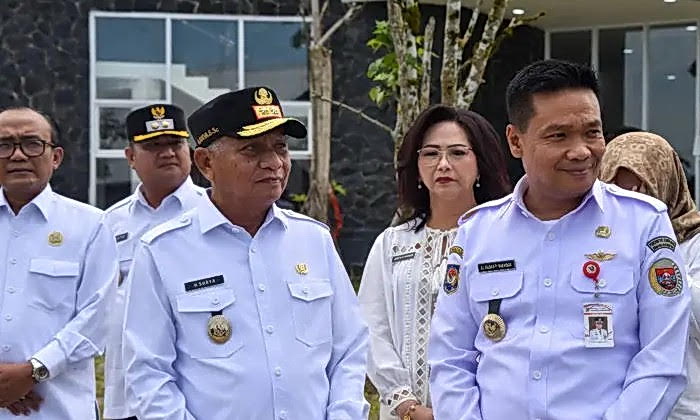 Ketua Dewan Ekonomi Nasional (DEN) Luhut B Panjaitan, Wakil Gubernur Sumatera Utara bersama Delegasi Pemerintah Belanda berkunjung ke Taman Sains Teknologi Herbal dan Hortikultura (TSTH2) Kabupaten Humbang Hasundutan (Humbahas), Rabu (18/6/2025).