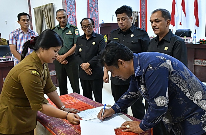 DPRD dan Pemkab Samosir menyepakati Rancangan Peraturan Daerah tentang Rencana Pembangunan Jangka Menengah Daerah (RPJMD) Kabupaten Samosir Tahun 2025-2029.