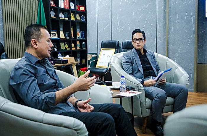 Wali Kota Medan Rico Tri Putra Bayu Waas menerima audiensi Ketua Palang Merah Indonesia (PMI) Medan Musa Rajecksah, di rumah dinas wali kota, Jalan Sudirman, Senin (7/7/2025)
