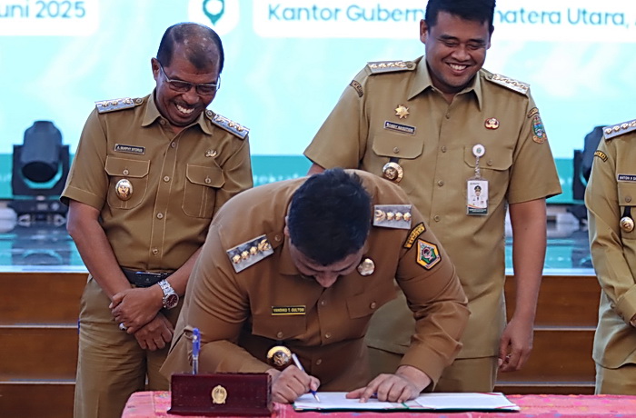 Bupati Samosir Vandiko T Gultom mendukung langkah untuk mendapatkan kembali 'kartu hijau' Geopark Kaldera Toba setelah mendapat kartu kuning dari Unesco.