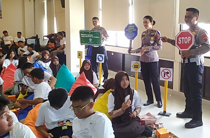 Satuan Tugas Preemtif menggelar kegiatan sosialisasi dan edukasi keselamatan lalu lintas bertajuk Pendidikan Kamseltibcar Lantas Anak Duta Informasi Keselamatan Lalu Lintas.