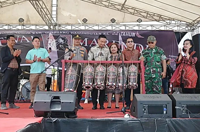 Bupati Humbang Hasundutan Dr Oloan Paniaran Nababan secara resmi membuka Festival Marende Humbahas 2025, di Lapangan Merdeka (Tanah Lapang) Doloksanggul, Sabtu (26/7/2025).