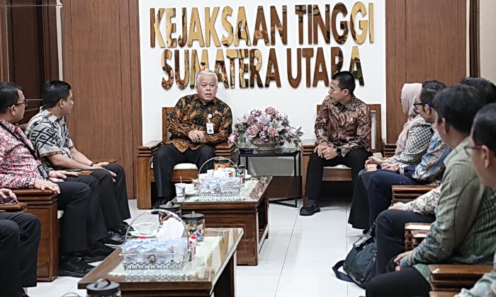 GM PT PLN UID Sumatera Utara Ahmad Syauki audiensi ke Kajati Sumut Harli Siregar dan Kapolda Sumut Irjen Pol Wishnu Hermawan Februanto.