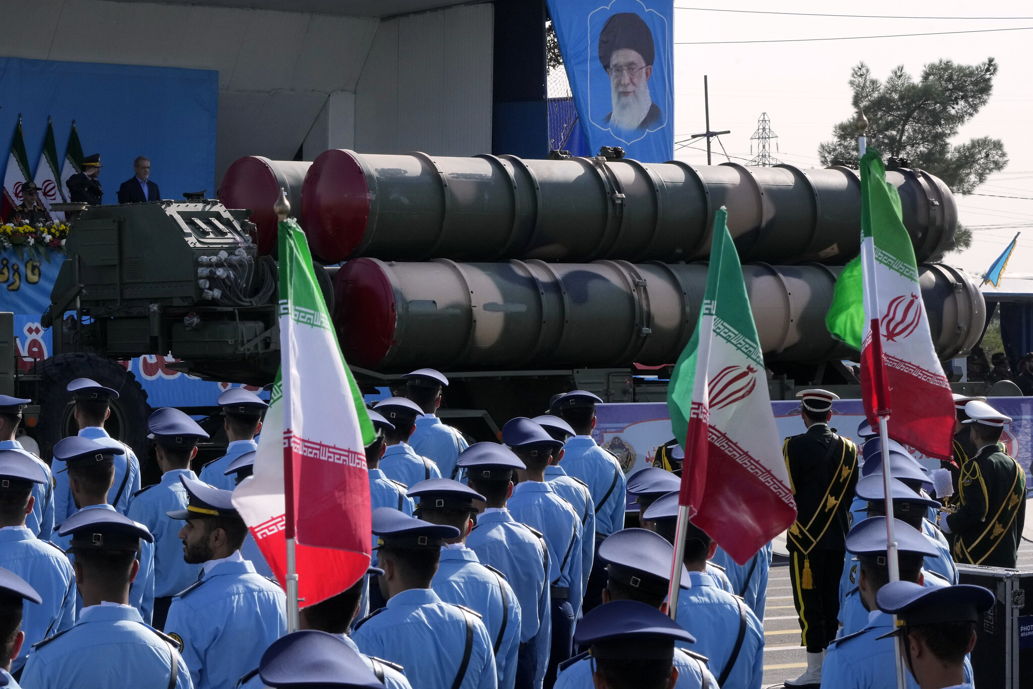 iran tingkatkan belanja militer