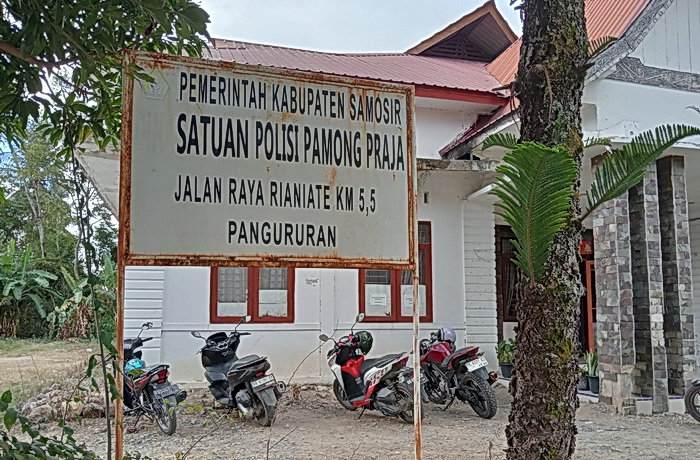 bangunan yang berada di Desa Siantinganting Kecamatan Pangururan Kabupaten Samosir, diduga berdiri tanpa mengantongi Persetujuan Bangunan Gedung (PBG).