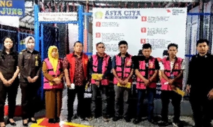 Diduga menggelapkan uang negara Rp2,85 miliar, enam orang resmi ditahan pihak Penyidik Kejari Labuhanbatu, Selasa (15/7/2025).