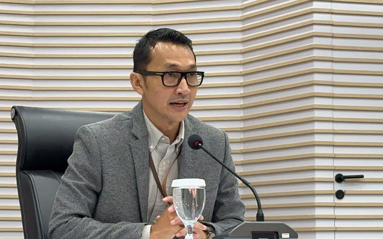 kpk periksa istri topan ginting