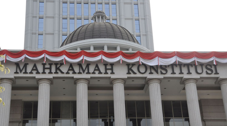 mk tolak gugatan syarat capres-cawapres
