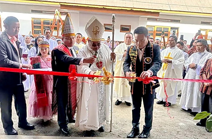 Bupati Humbahas Dr Oloan Paniaran Nababan menghadiri Pesta Peresmian dan Pemberkatan Gedung Pastoran dan Aula Gereja Paroki St Koendraad Parzham Lintongnihuta.