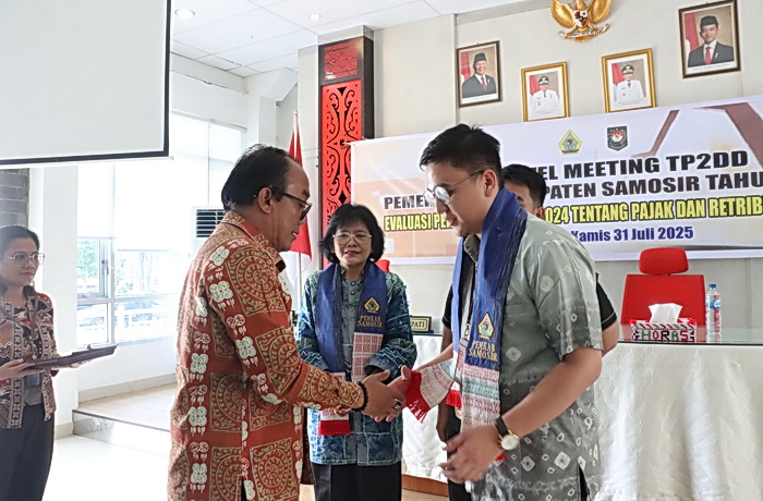 Wakil Bupati Samosir Ariston Tua Sidauruk SE MM memimpin Rapat TP2DD (Tim Percepatan dan Perluasan Digitalisasi Daerah) dalam rangka evaluasi Perda No 1 Tahun 2024 tentang Pajak dan Retribusi Daerah.