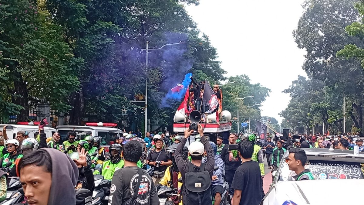 ratusan pengemudi ojok aksi 177