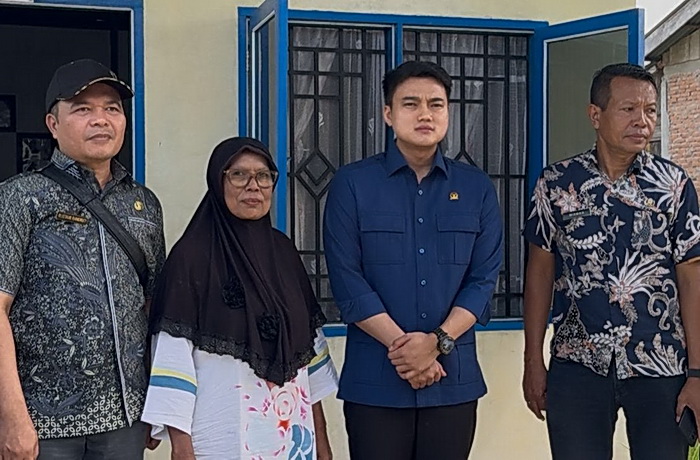 Ricky Anthony meninjau realisasi program pembangunan 50 unit rehab Rumah Tidak Layak Huni (RTLH) di Kabupaten Langkat yang telah dibangun oleh Pemerintah Provinsi Sumatera Utara (Pemprovsu)