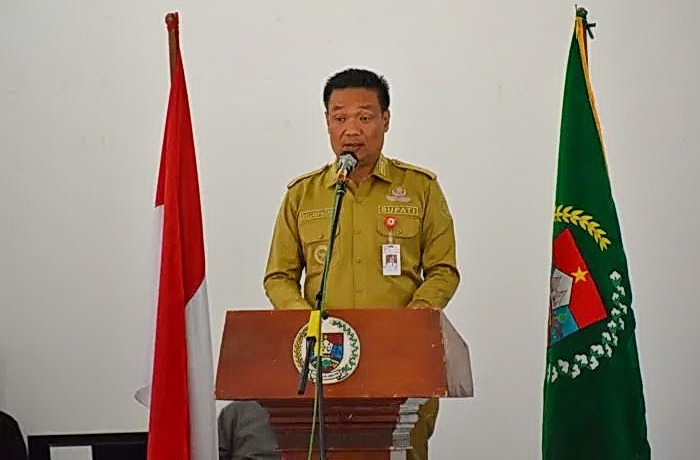 Bupati Humbahas Dr Oloan Paniaran Nababan didampingi Ketua TP PKK Humbahas Erma Oloan P Nababan menghadiri Sosialisasi Peningkatan Kualitas Rumah Tidak Layak Huni (RTLH)