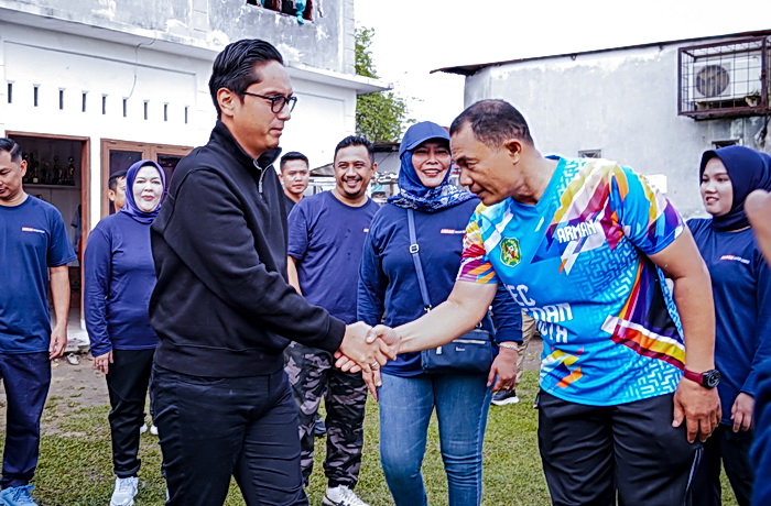 Ratusan masyarakat, khususnya Kecamatan Medan Kota, mengikuti senam bersama yang digelar dalam rangka memeriahkan Hari Ulang Tahun (HUT) Kota Medan ke- 435 Tahun di Lapangan Sepakbola Patriot Jalan Air Bersih Kelurahan Sidorejo I Kecamatan Medan Kota, Sabtu (12/7/2025).