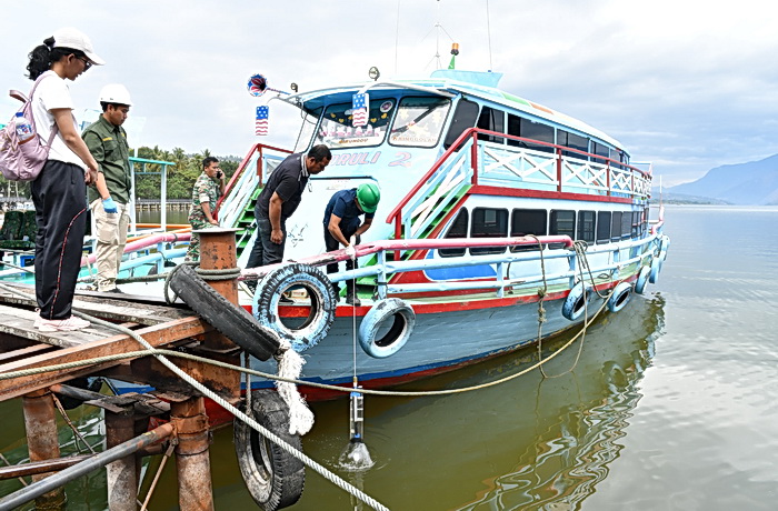 Fenomena alam yang menyebabkan keruhnya air Danau Toba membawa keresahan bagi masyarakat. Fenomena ini juga dimungkinkan menjadi penyebab kematian ikan.