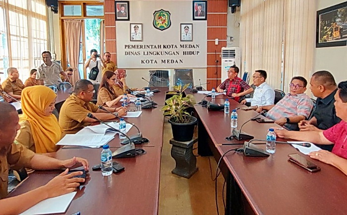 Komisi IV DPRD Medan mengungkap tunggakan retribusi sampah dari 21 kecamatan se-Kota Medan yang mencapai lebih dari Rp1,8 miliar hingga Juli 2025