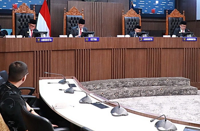 Dewan Kehormatan Penyelenggara Pemilu (DKPP) menjatuhkan sanksi pemberhentian tetap kepada anggota Bawaslu Kabupaten Deli Serdang