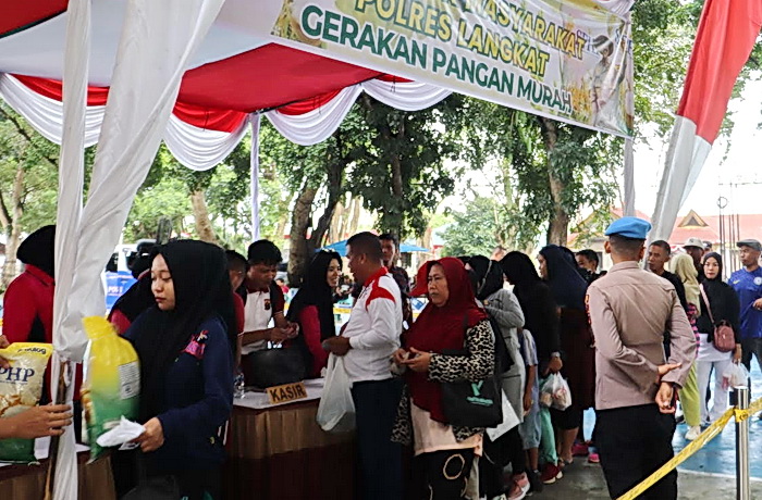 Melambungnya harga sembilan kebutuhan pokok (sembako) di tingkat warung eceran, grosir dan pasar tradisional di seluruh wilayah Kabupaten Langkat, membuat sesak nafas bagi warga, terlebih harga beras.