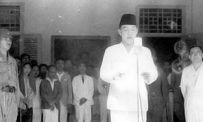 Frans Mendur dan Alex Mendur, dua wartawan foto pemberani yang menjadi saksi mata sekaligus penjaga ingatan visual bangsa