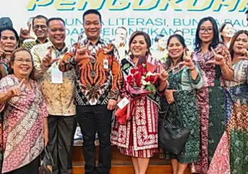 Bupati Dr Oloan Paniaran Nababan menghadiri pengukuhan Erma Oloan P Nababan sebagai Bunda Literasi, Bunda PAUD, Ketua Dewan Kerajinan Nasional Daerah (Dekranasda) Kabupaten Humbahas beserta 33 kabupaten/kota se-Provinsi Sumatera Utara Masa Bakti 2025-2030.