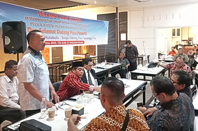 Anggota DPR RI Kombes Pol (Purn) Dr Maruli Siahaan SH MH, yang juga Penasehat PSSSI&B Kota Medan, menghadiri Rapat Pemilihan Calon Pengurus PSSSI&B Kota Medan untuk Periode 2025-2030.