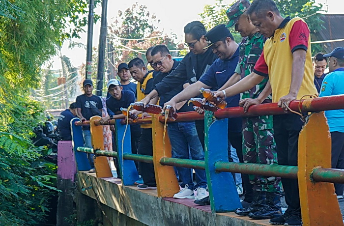 Sejumlah warga Kecamatan Medan Perjuangan mengadu secara langsung kepada Wali Kota Medan Rico Tri Putra Bayu Waas terkait keluhan dan permasalahan mereka