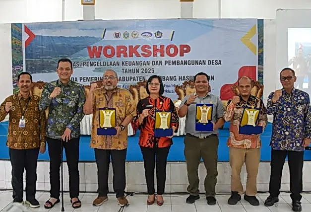 Workshop Evaluasi Pengelolaan Keuangan dan Pembangunan Desa Tahun 2025 dilaksanakan di Kabupaten Humbang Hasundutan (Humbahas) bertempat di Aula Huta Mas Doloksanggul, Jumat (1/8/2025).