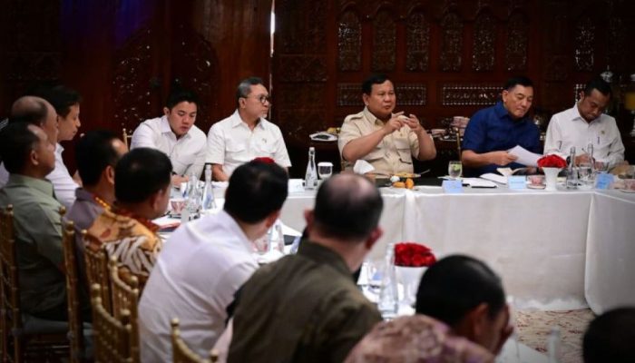 presiden prabowo subianto rapat dengan menteri