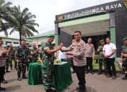 HUT ke-80 TNI, PJU Polres Sergai Beri Ucapan Selamat dan Serahkan Tumpeng ke Kodim 0204/DS dan Brigif 7/Rimba Raya