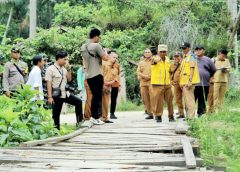 Bupati : Jangan sampai ada Warga Ujung Padang Urus KTP dan Akta Lahir Ke Raya 