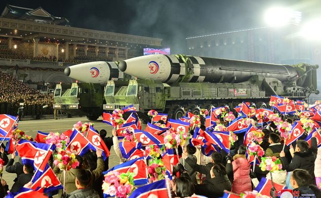 kim jong un pamer rudal paling ganas